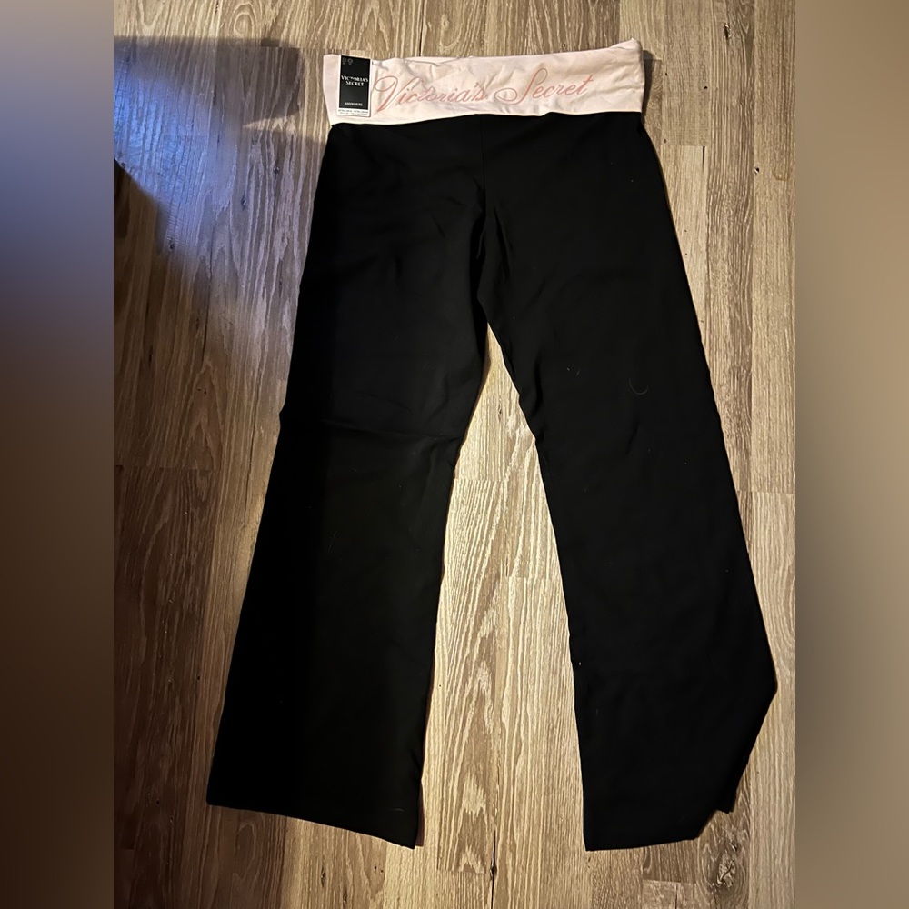 NWT Victoria’s Secret yoga pants. Black. XL.